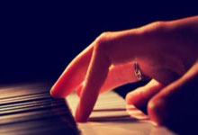 开云体育官网-奥斯梅恩爆发与厄瓜多尔奇迹，足球世界里的双重奏鸣