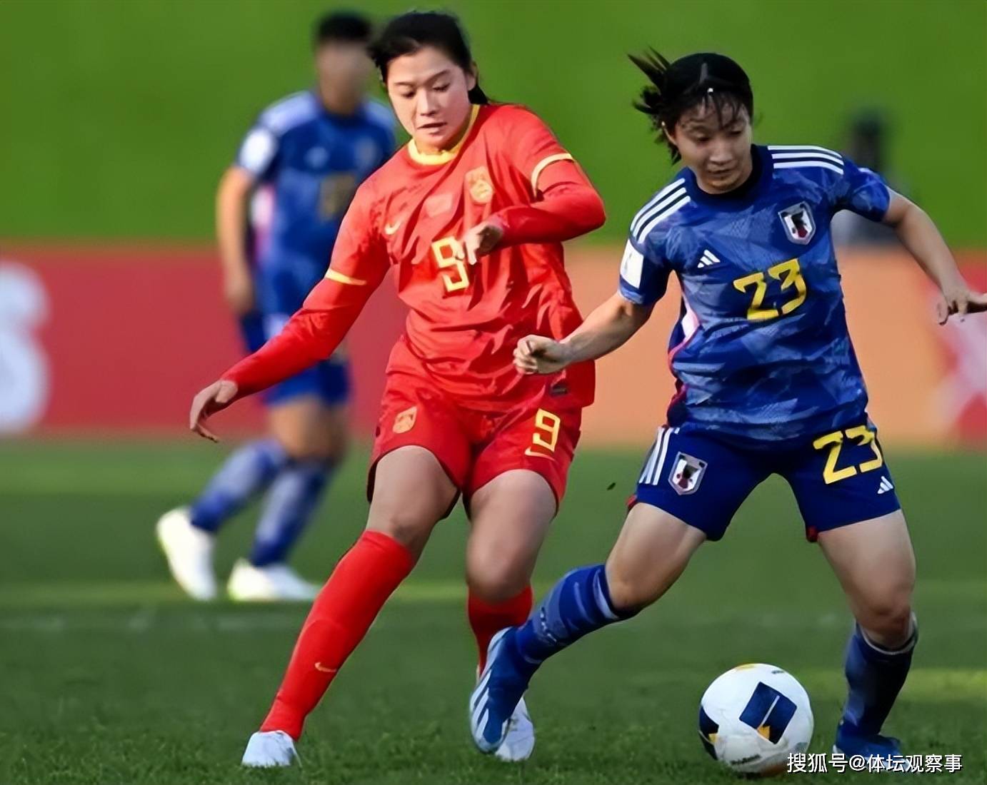 澳大利亚女足战胜日本队，表现出色赢得掌声