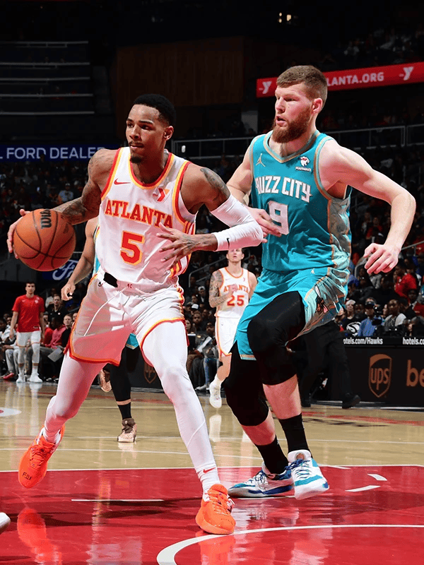 老鹰击败黄蜂继续逆袭 老鹰击败黄蜂继续逆袭