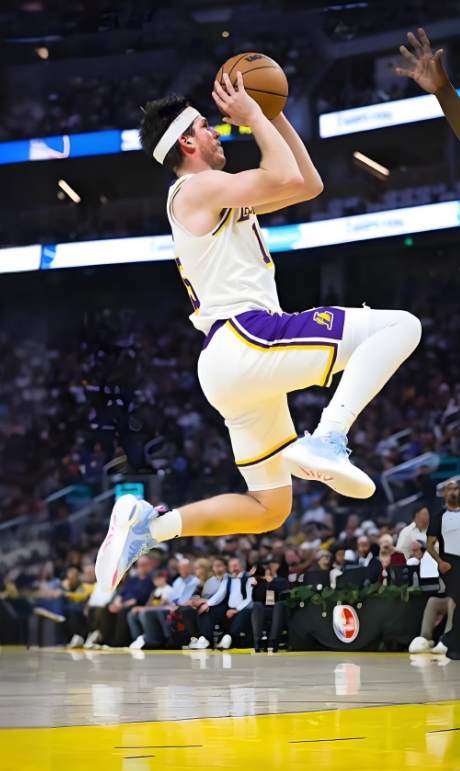 勇士险胜湖人,库里关键时刻发威 勇士险胜湖人,库里关键时刻发威