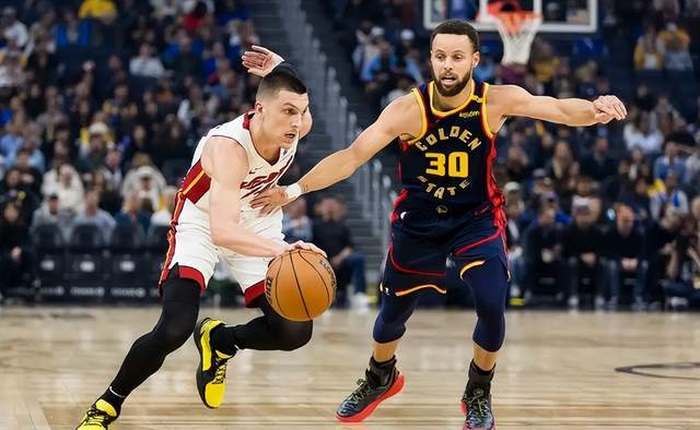 勇士惨败热火,遭遇两连败 勇士惨败热火,遭遇两连败