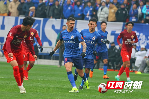 中国足球超级联赛收官,上海申花获得冠军 中国足球超级联赛收官,上海申花获得冠军