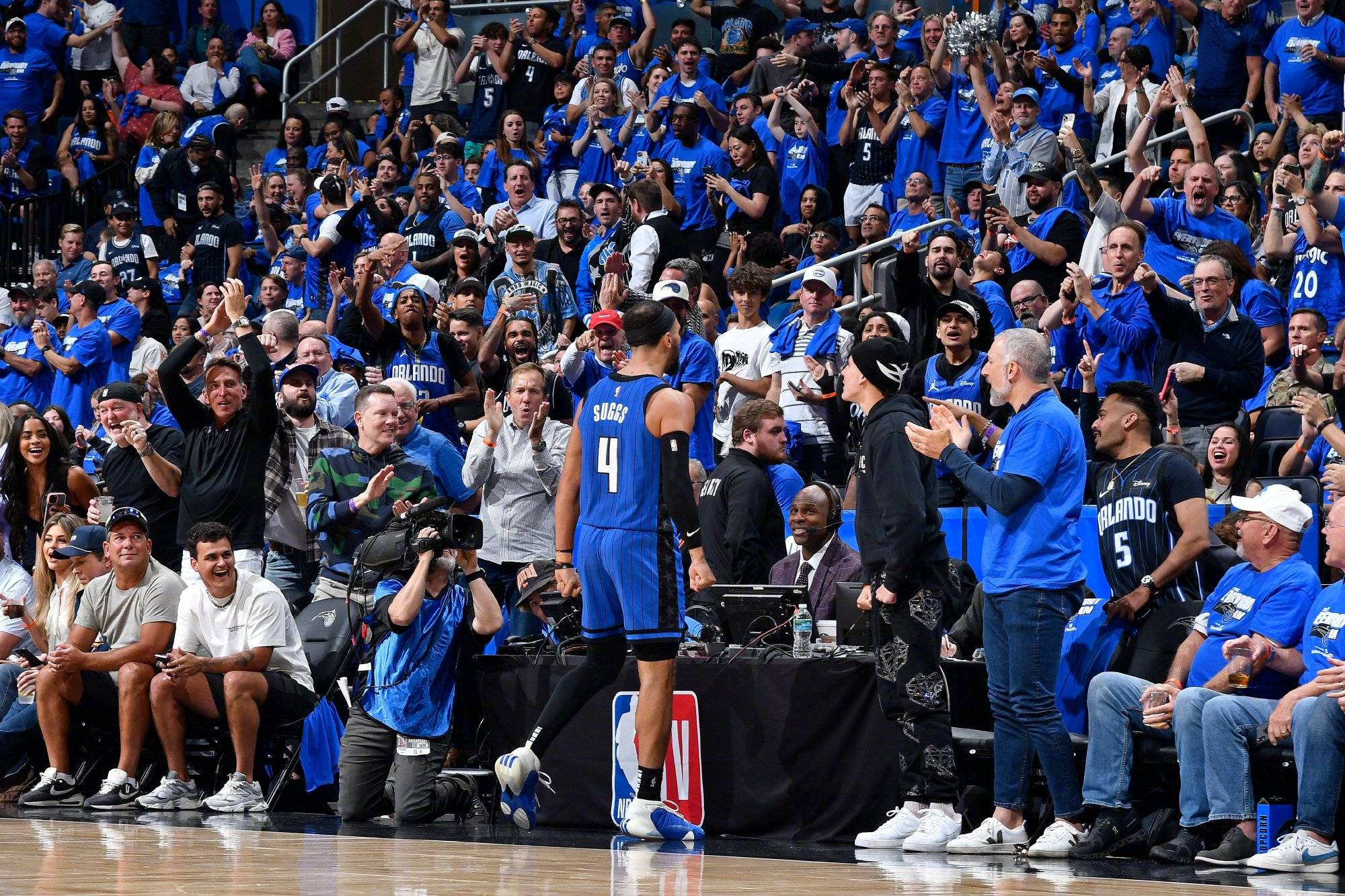 爵士胜公牛,成功杀入总决赛 爵士胜公牛,成功杀入总决赛